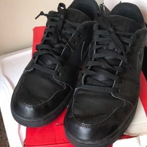 Men’s black nike Backboard shoes